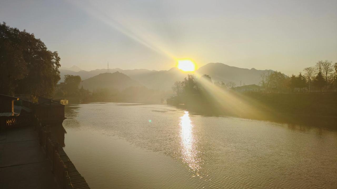 Houseboat Karima Palace Srinagar  Exterior photo