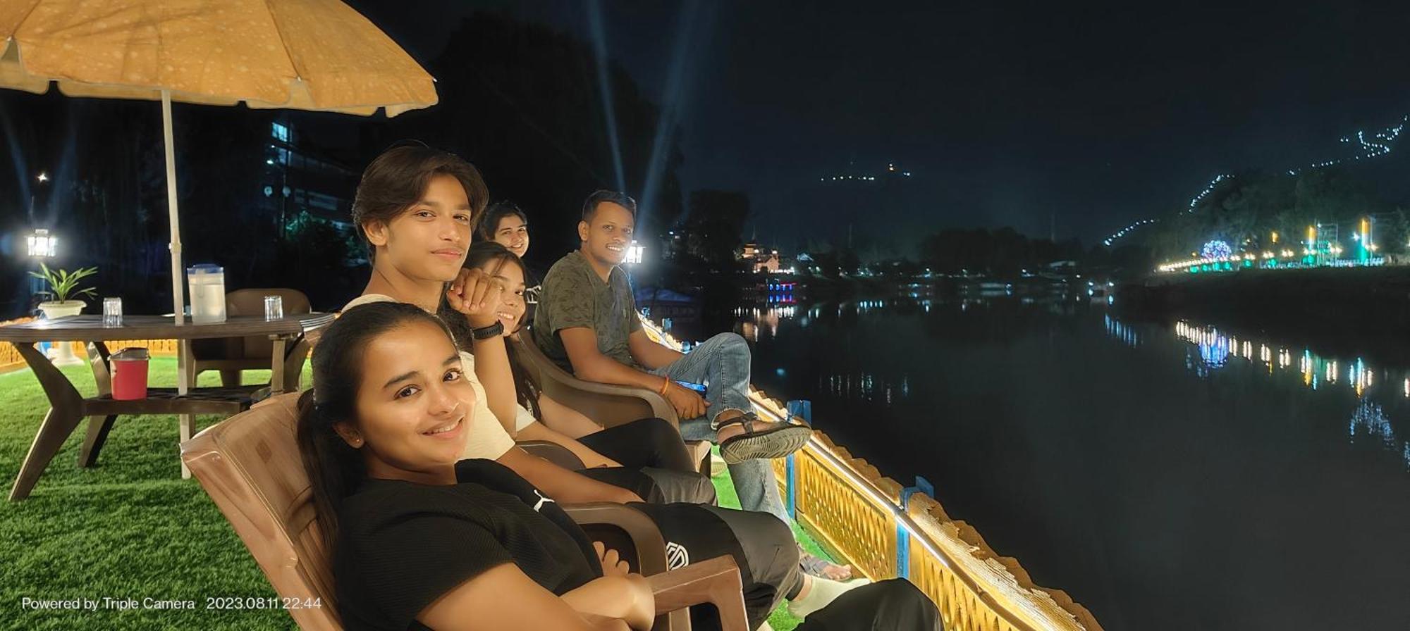 Houseboat Karima Palace Srinagar  Exterior photo