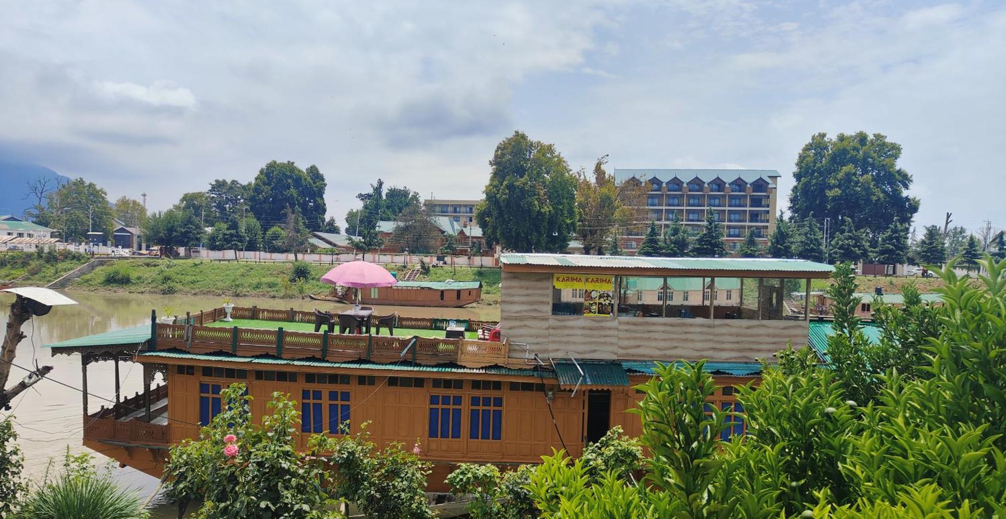 Houseboat Karima Palace Srinagar  Exterior photo