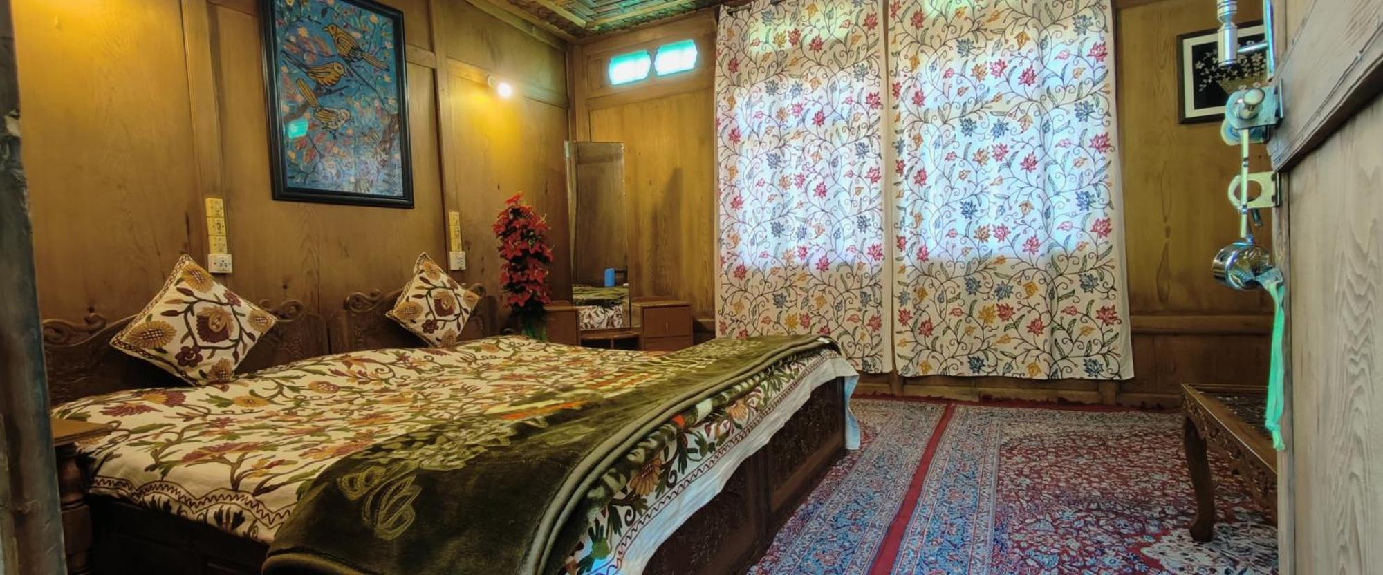 Houseboat Karima Palace Srinagar  Exterior photo